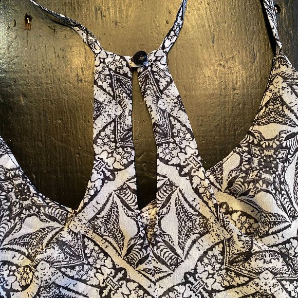 Sun & Shadow Blouse - Size Small - Picture 5 of 7